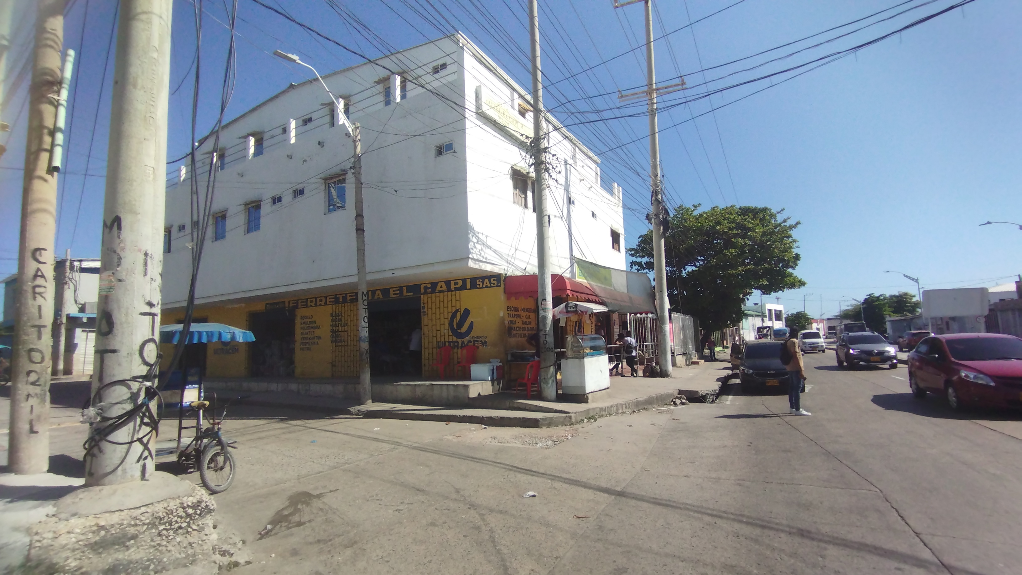  HOTEL Y FERRETERIA EL CAPI
